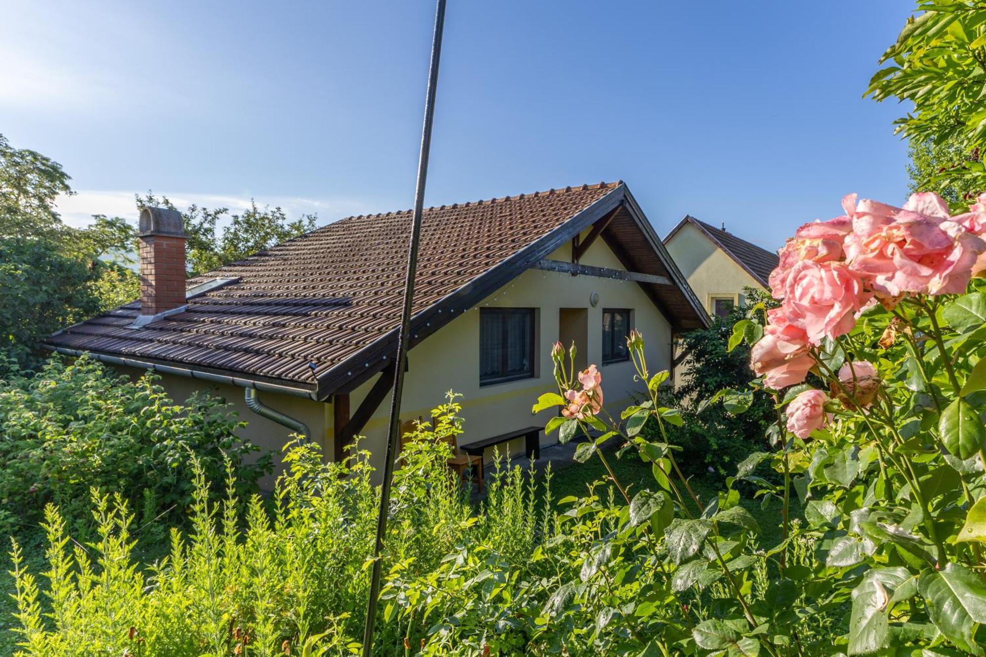 Kismokus Apartman Еґер Екстер'єр фото